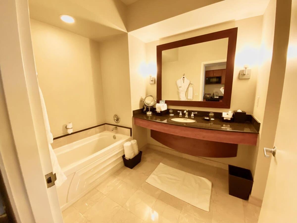 Trump International Resort By Zen Vacation Rentals Маями Бийч Екстериор снимка